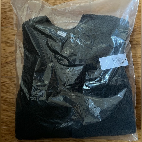 BRAND NEW Unisex Long-Sleeve Sherpa Button-Front Bodysuit - Picture 2 of 2